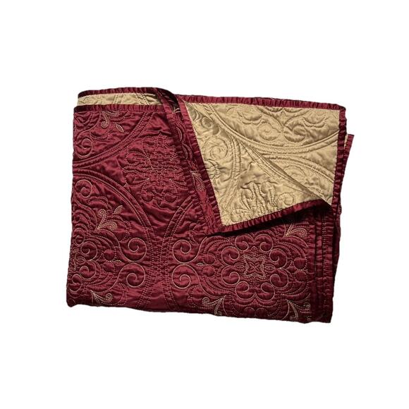 Beautiful Satin Matelasse Reversible Quilt Blanket Bedding Red Tan 70x88 Cover - Picture 5 of 6